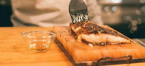 Saumon sur Planche de Sel Himalayenne