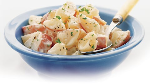 SAVOUREUSE SALADE DE POMMES DE TERRE SUR LE POUCE