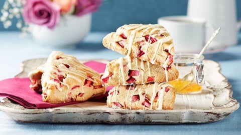 Scones à La Rhubarbe