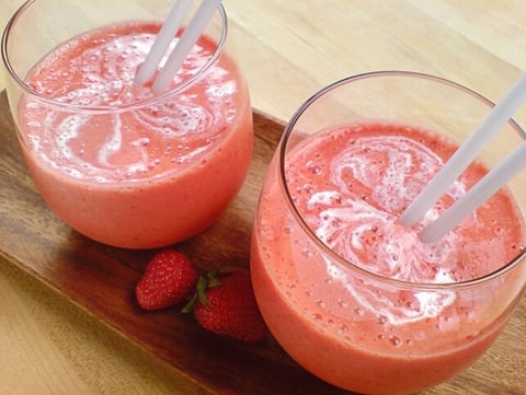 Smoothie à la Banane, aux Fraises et au Yogourt