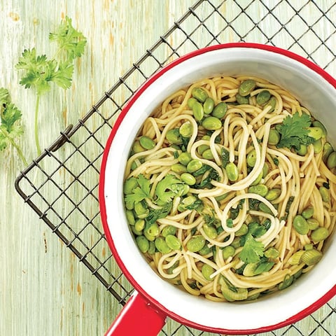 One-Pot-Pasta: Soba aux Edamames et au Gingembre