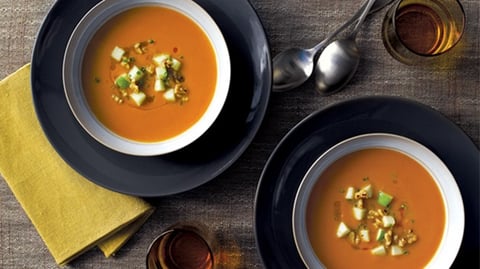 Soupe à la Citrouille Garnie de Pommes et de Noix
