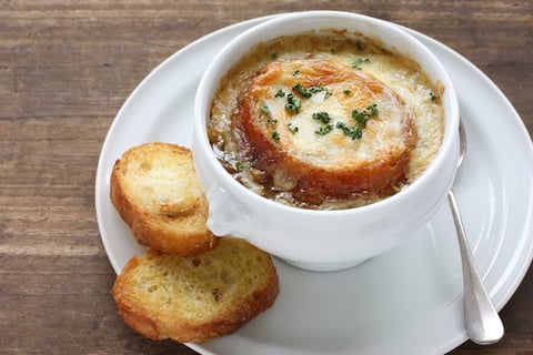 SOUPE À L’OIGNON À LA BIÈRE