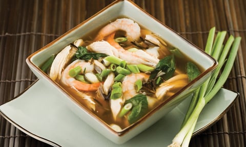 Soupe Asiatique au Poulet et Crevettes