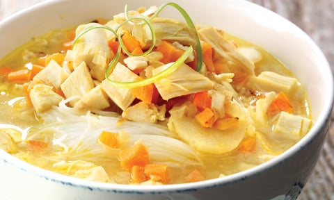 SOUPE AU POULET À L’ORIENTALE
