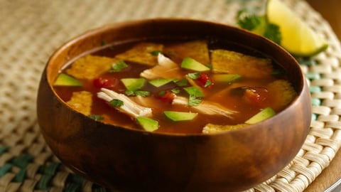 Soupe au Poulet et aux Croustilles au Maïs