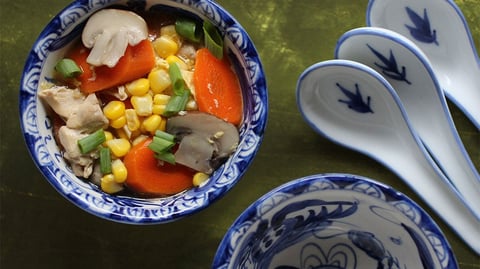 Soupe au Poulet et Maïs de Style Asiatique