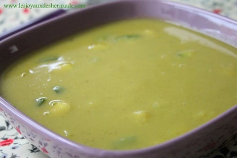 Soupe aux Courgettes et aux Pois Cassés