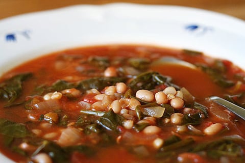 Soupe aux Épinards, Tomates et Haricots Blancs
