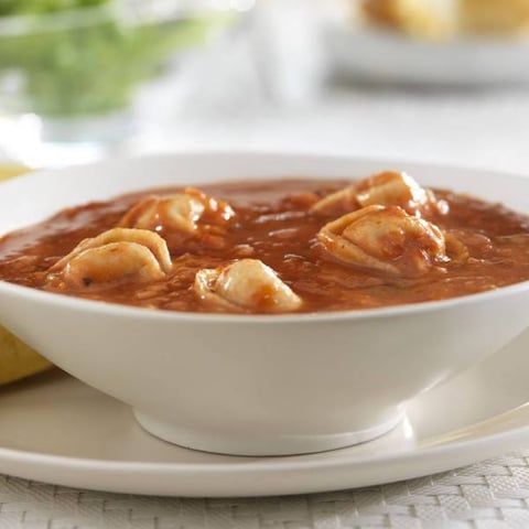 Soupe aux Légumes et aux Tomates Rôties sur le Feu