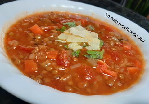 SOUPE AUX LENTILLES À L'ITALIENNE