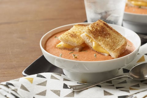 Soupe aux Tomates et Sandwich au Fromage Fondant
