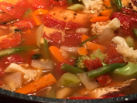 Soupe avec Légumes du Jardin et aux Tomates
