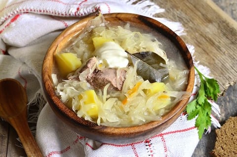 Soupe de Chou au Farci et au Confit de Canard