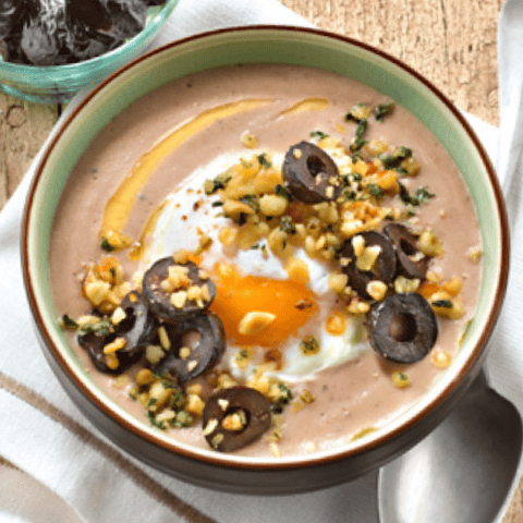 Soupe de Panais aux Olives Noires Chapelure de Pignons et Basilic