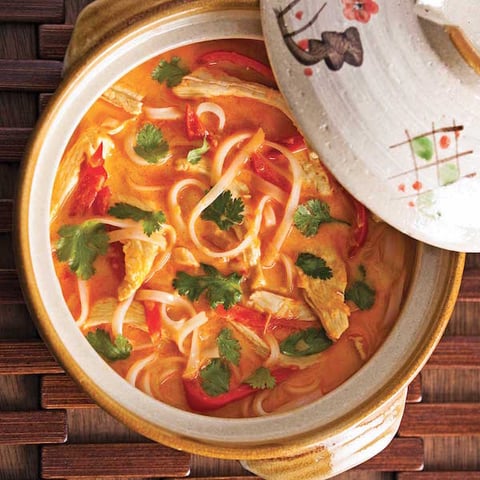 Soupe Épicée au Poulet et Lait de Coco