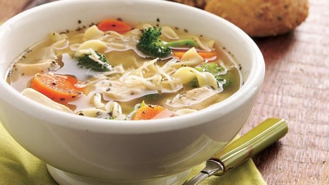 Soupe Poulet Et Nouilles À L'italienne