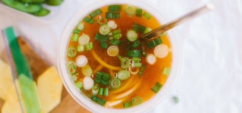 Soupe Poulet et Nouilles Asiatique