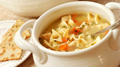 Soupe Poulet et Nouilles Réconfortante