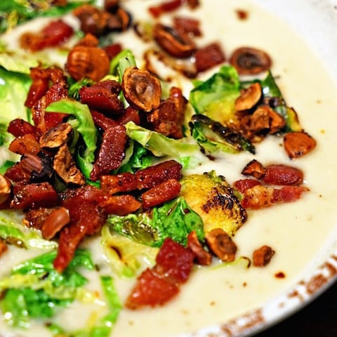 SOUPE RACINE CÉLERI À LA PANCETTA, LES CHOUX DE BRUXELLES ET DE NOISETTES GRILLÉES