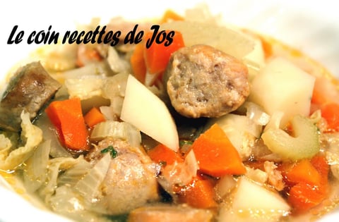 SOUPE REPAS AU POMME DE TERRE, POIREAUX ET SAUCISSES ITALIENNE (MIJOTEUSE)
