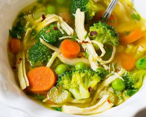 Soupe Santé de Poulet aux Légumes