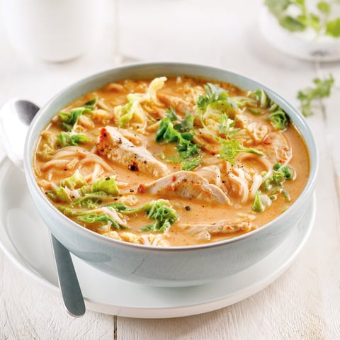 Soupe Thaïe au Poulet et Cari Rouge