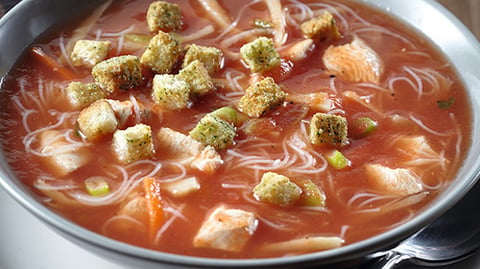 SOUPE TOMATE CHINOISE AU POULET ET AU GINGEMBRE