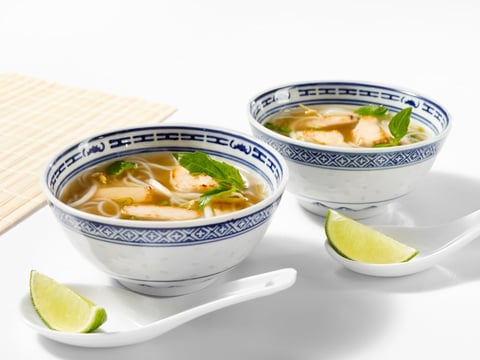 Soupe Tonkinoise aux Poitrines de Poulet Tranchées