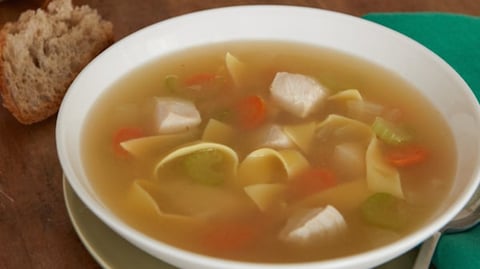 SOUPER SIMPLE À LA SOUPE POULET ET NOUILLES