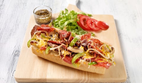 Sous-marin au Steak et Pepperoni Amoré