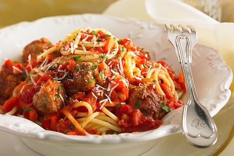 Spaghetti aux Boulettes au Parmesan à L'italienne