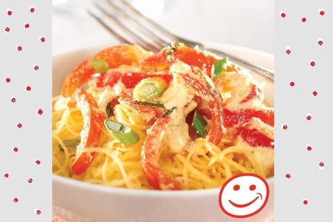 Spaghetti de Courge Épicée au Basilic et aux Poivrons Rouges