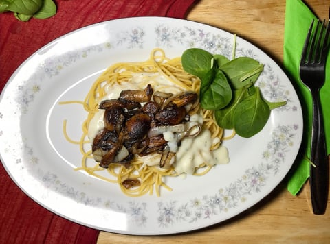 Spaghetti Sauce Carbonara Champignons et Oignons