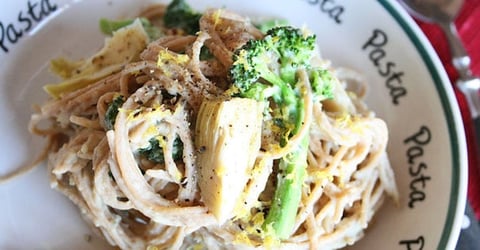Spaghettini de Blé Entier, Sauce aux Haricots Blancs et à L’artichaut en une Casserole
