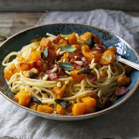 Spaghettis à la Courge Rôtie au Bacon et à la Sauge