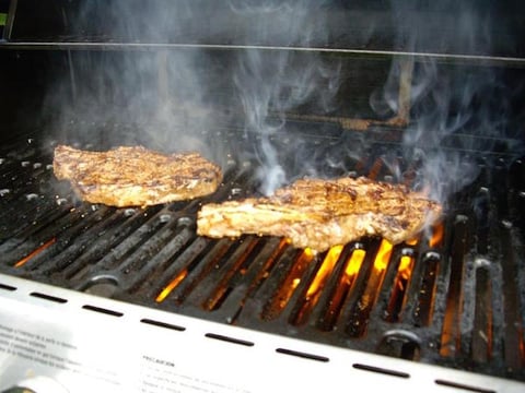 STEAKS BBQ JUTEUX STYLE GRAND RESTAURANT