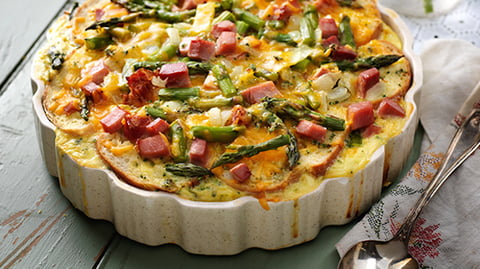 STRATA AUX ASPERGES, AU JAMBON ET AU CHEDDAR