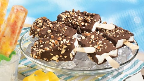 Sucettes Glacées au Yogourt et au Chocolat
