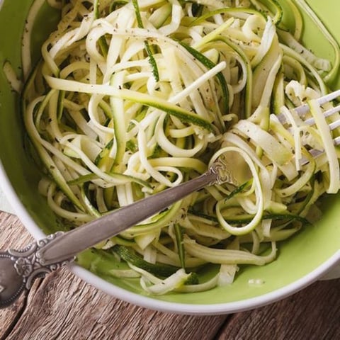 Tagliatelles de Courgette Sautées au Curcuma