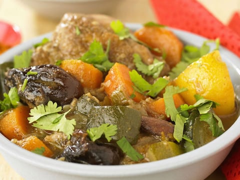Tajine de Poulet aux Citrons Confits et Pruneaux