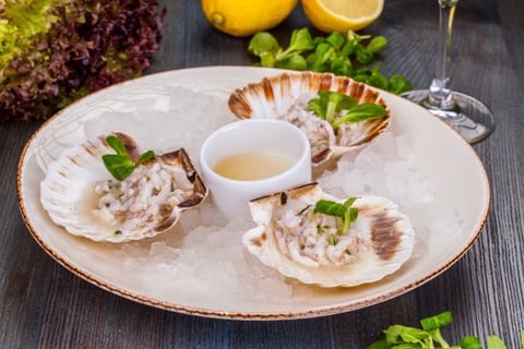 Tartare de Saint-Jacques Huitres et Bar