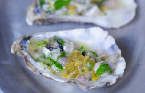 TARTARE D’HUÎTRES AU FRUIT DE LA PASSION