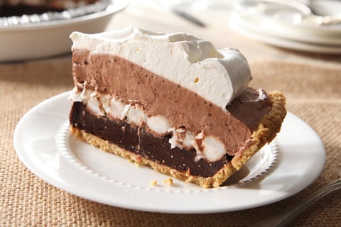 Tarte Étagée au Pouding au Chocolat et à la Guimauve