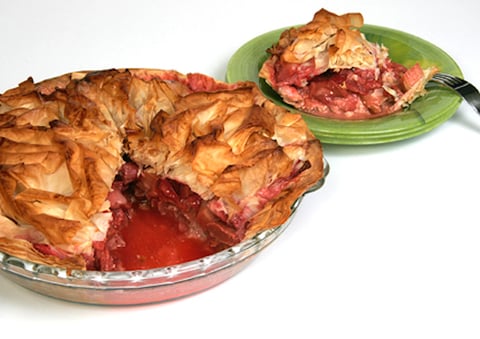 Tarte Phyllo aux Fraises et à la Rhubarbe