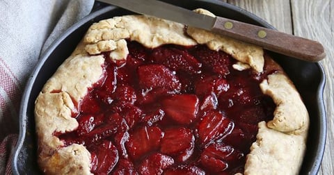 Tarte Rustique aux Fraises à la Poêle