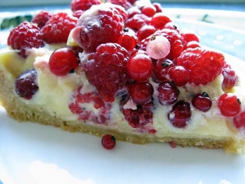Tarte Sablée Crème Pâtissière à la Vanille et Fruits Rouges du Jardin