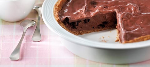 Tarte Tabou au Chocolat avec Sauce Décadente au Chocolat