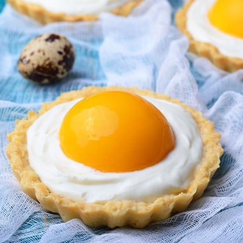 Tartelettes de Pâques à la Crème Mousseline et aux Abricots au Sirop