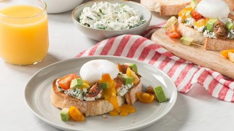 Tartine Ricotta et Herbes avec Oeuf Poché